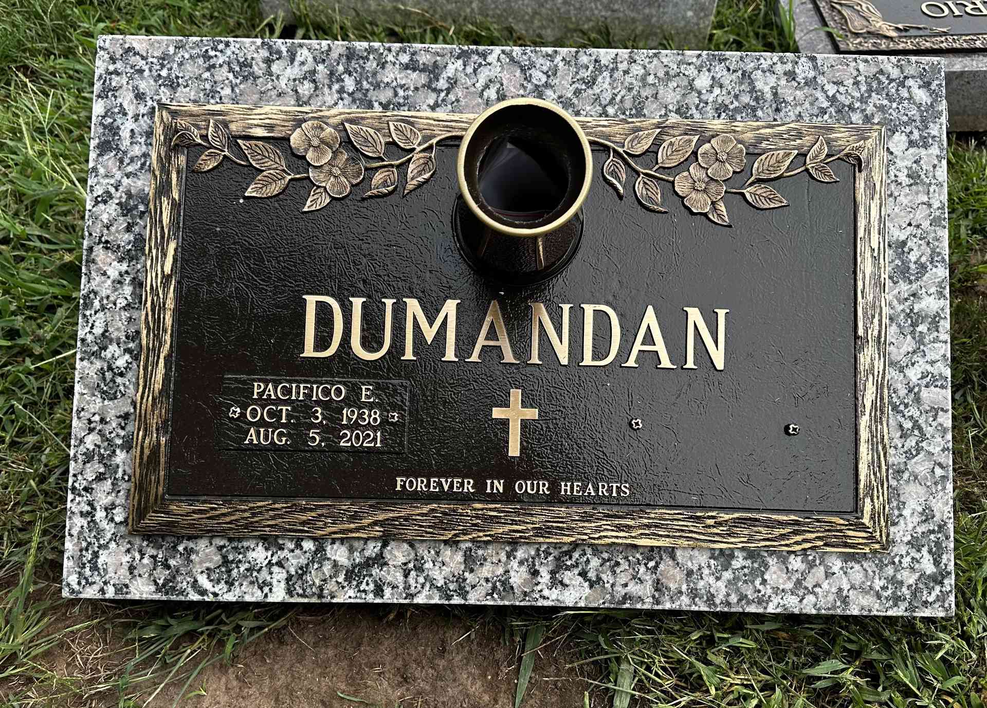 Dumandan-bronze-on-granite-memorial-bronze-rockville-granite-flush-marker-ridgewood-nj