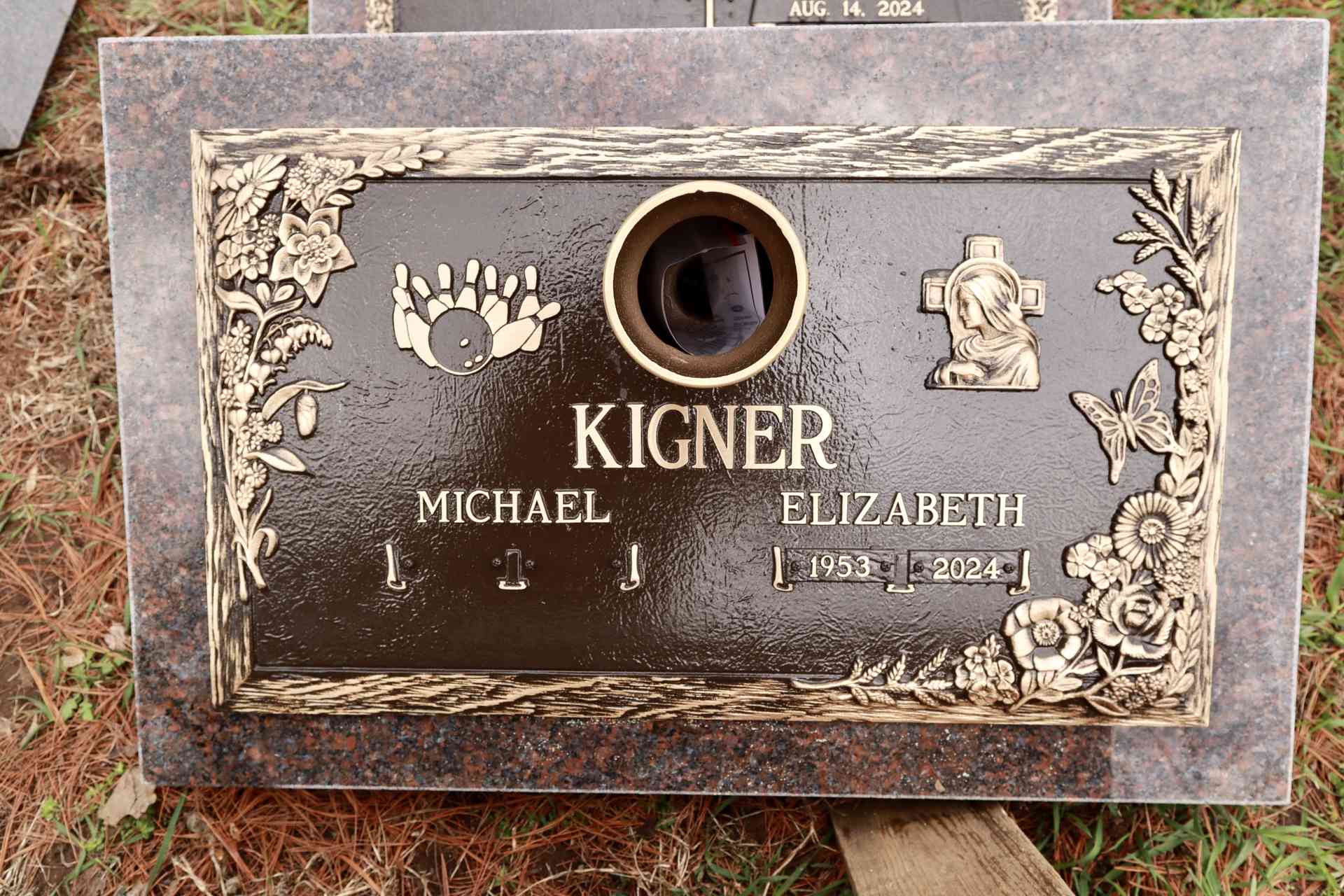 Kigner-bronze-on-granite-memorial-bronze-carnelian-granite-flush-marker-ridgewood-nj